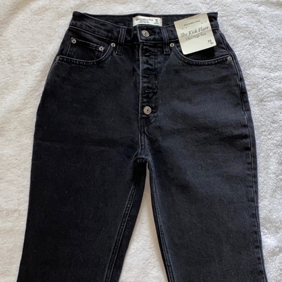 NEW (WITH TAGS) Abercrombie Flare High Rise - Picture 2 of 4